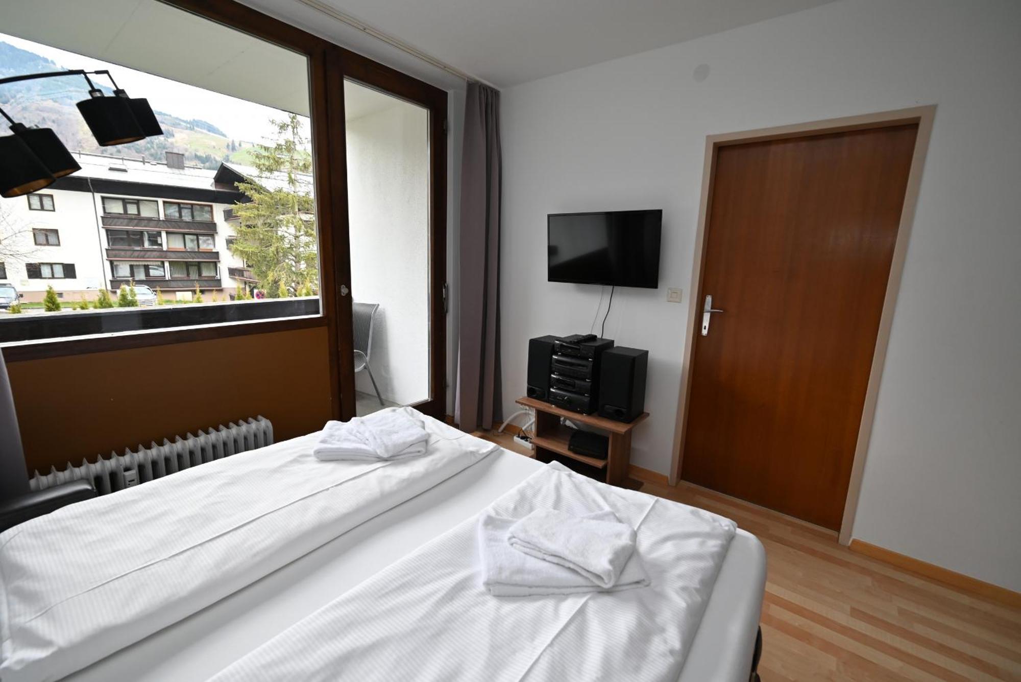 Apartment Haus 3 Top 16 - By Four Seasons Apartments Kaprun Bagian luar foto