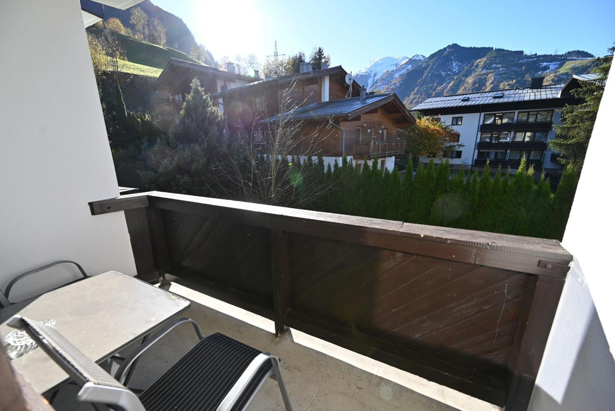 Apartment Haus 3 Top 16 - By Four Seasons Apartments Kaprun Bagian luar foto